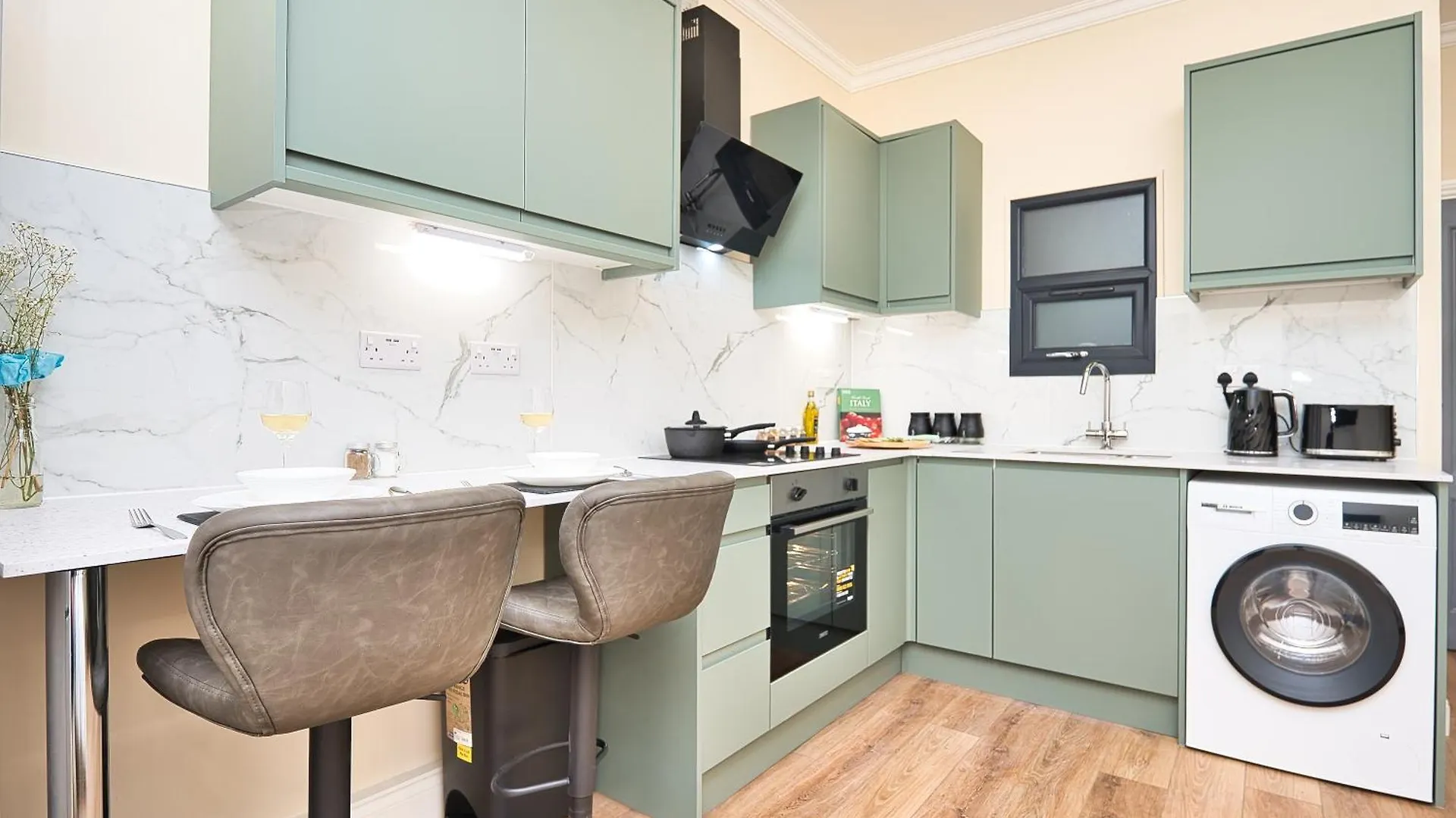 Stratford, London E15 - Modern Studio For 3 Apartment