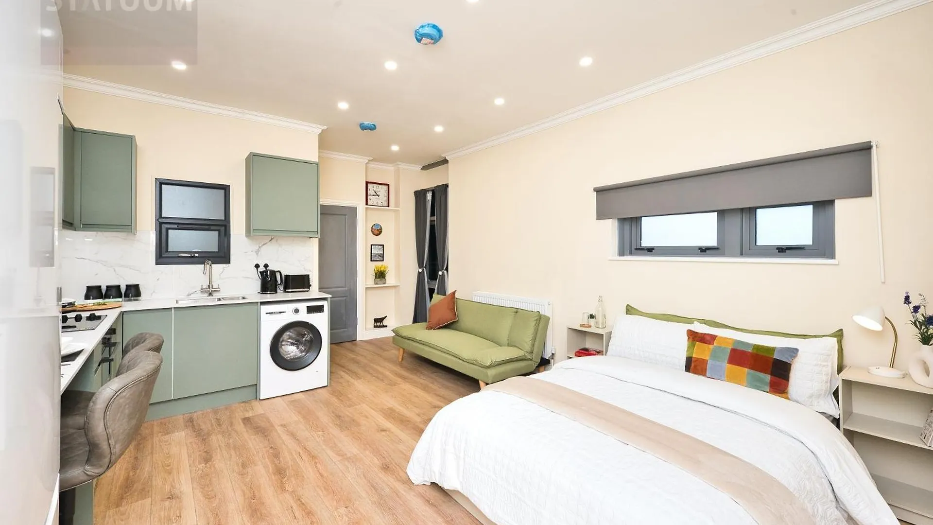 Stratford, London E15 - Modern Studio For 3 0*,